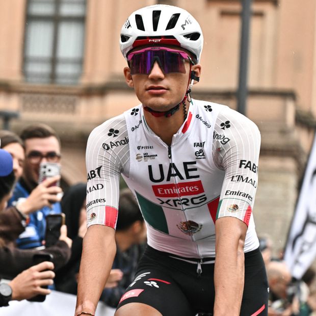 Isaac del Toro durante el Giro di Lombardia 2026